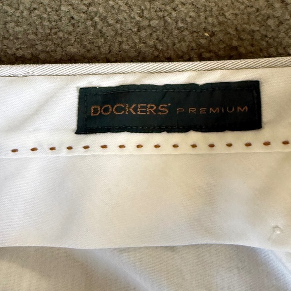 Dockers Premium khaki pants - Picture 3 of 3